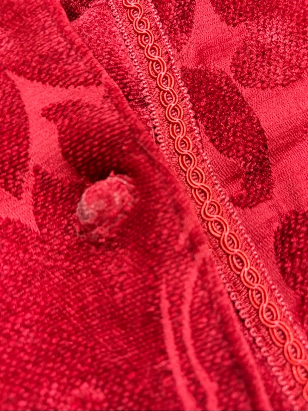 Gorgeous Red Velvet Damask Christmas Tree Skirt One Flawed Buttom